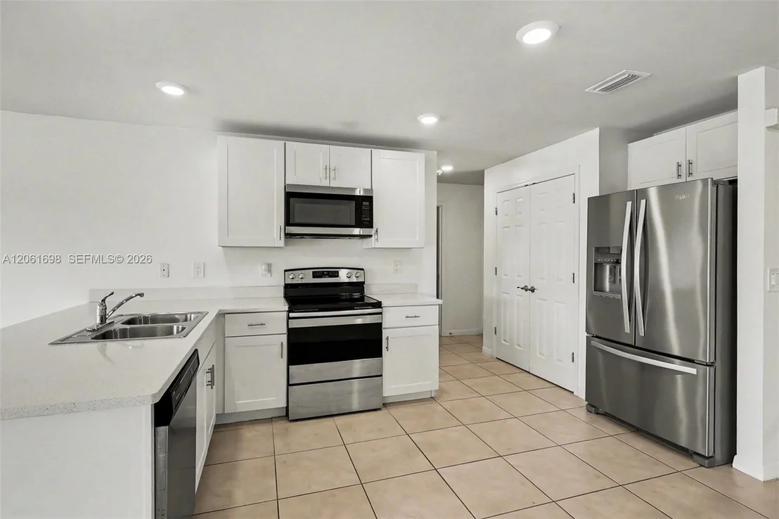 Photo of 5003 Pinetree LN