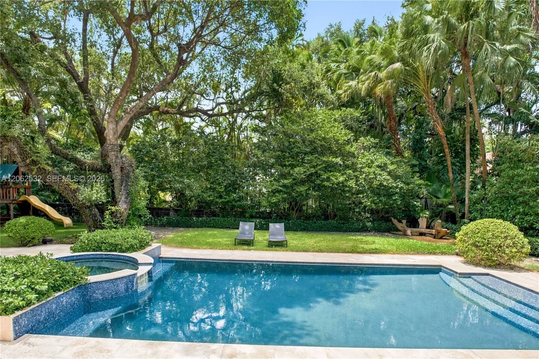 Photo of 2820 Brickell Ave