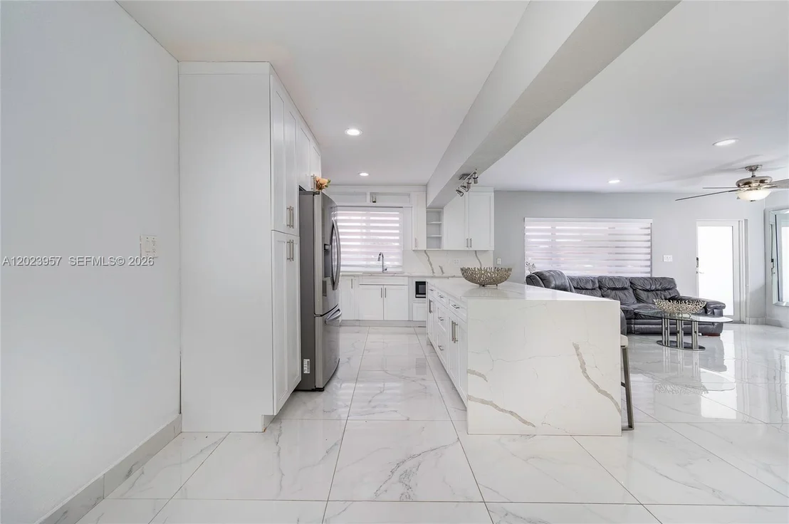 Photo of 228 W 18th St