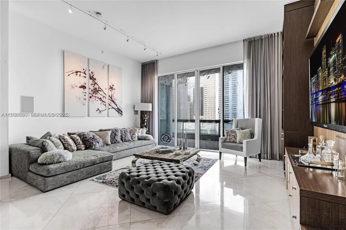 Photo of Unit 1002 at 900 Brickell Key Blvd
