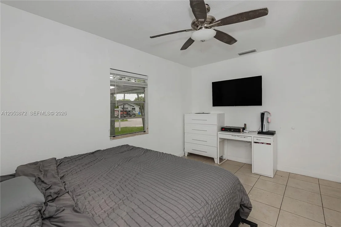 Photo of 681 NE 1st Pl