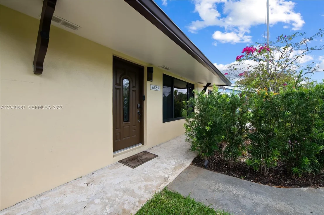 Photo of 6839 Tradewind Way