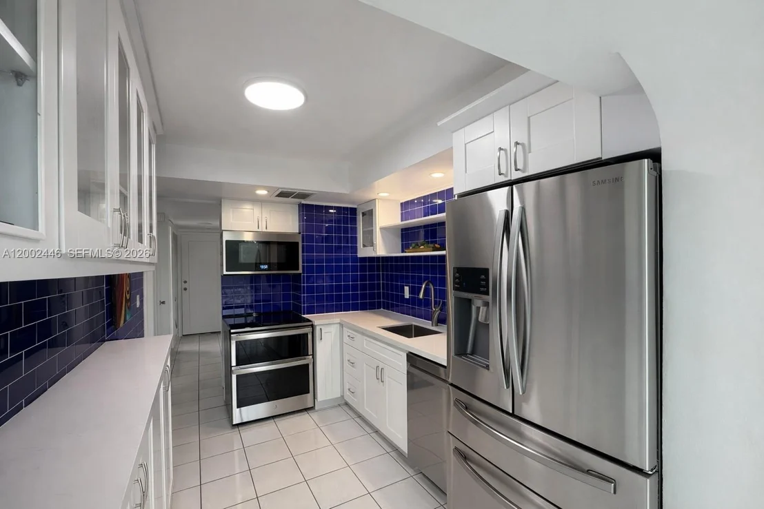 Photo of Unit 3C at 77 Crandon Blvd