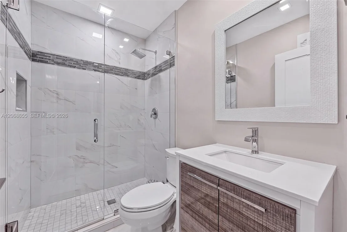 Photo of 700 W 51st Pl