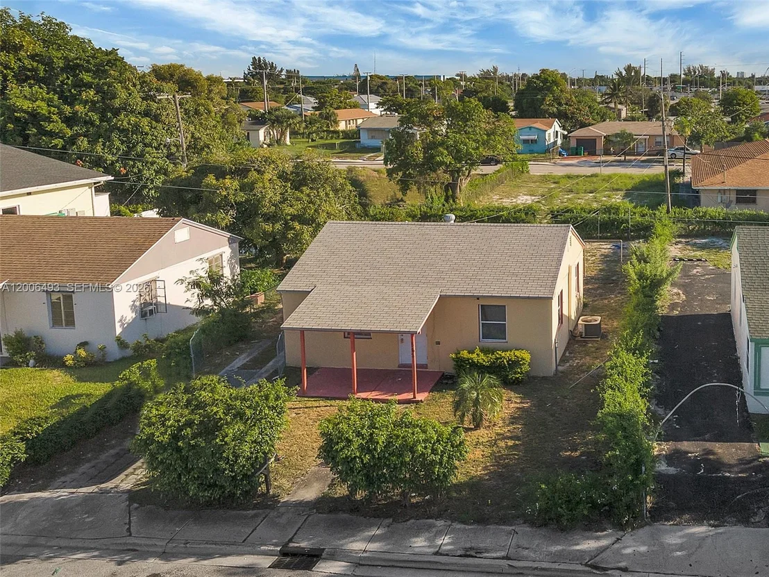 Photo of 562 W 4th St