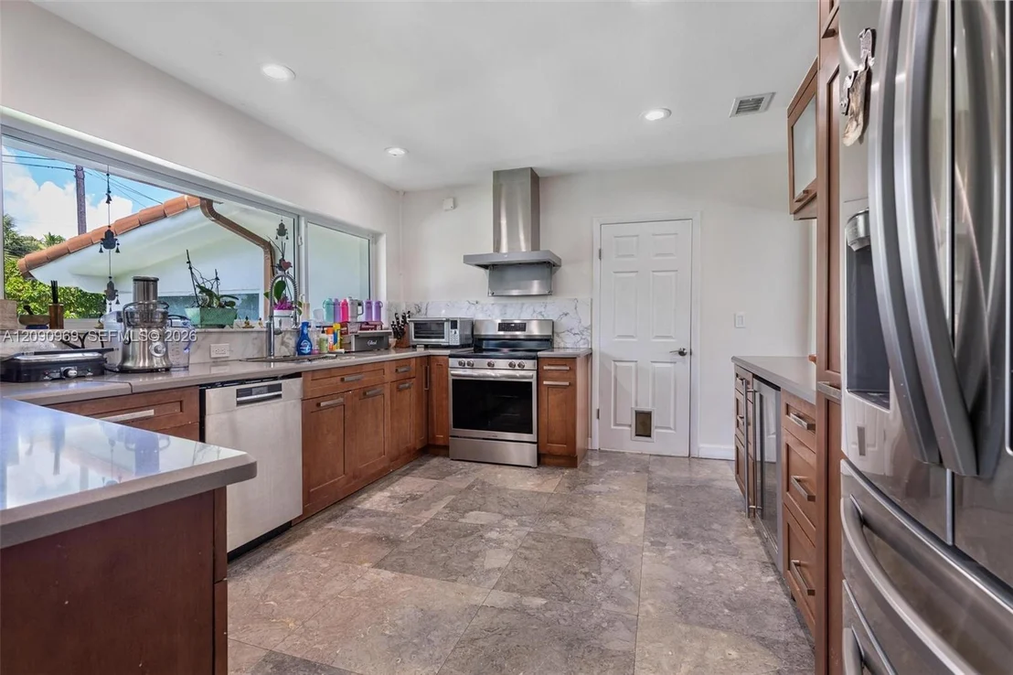 Photo of 9217 Bay Dr