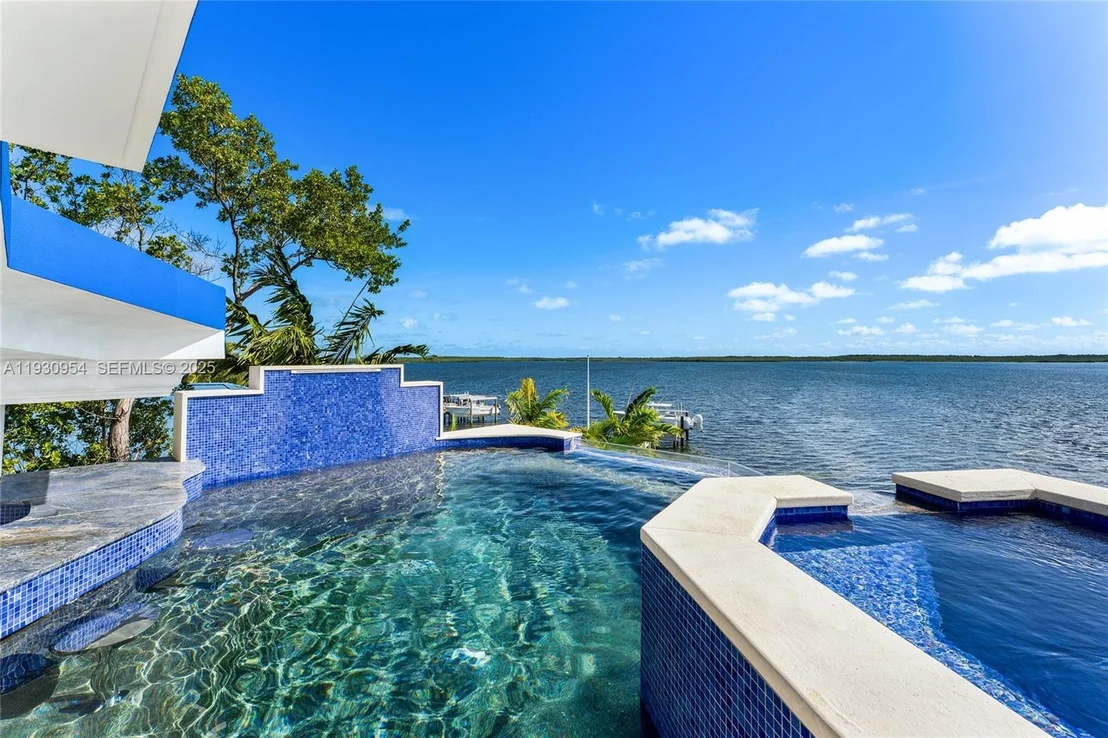 Photo of 180 Pompano Dr