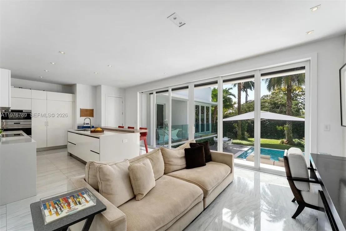 Photo of 741 Harbor Dr