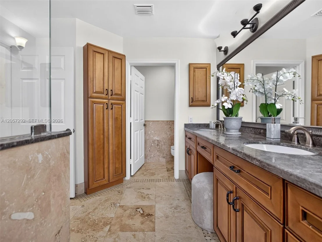 Photo of 1012 Cedar Falls Dr