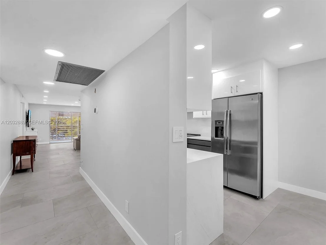 Photo of Unit F3 at 1601 ABACO DR