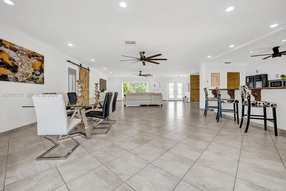 Photo of 3324 Lakeview Blvd