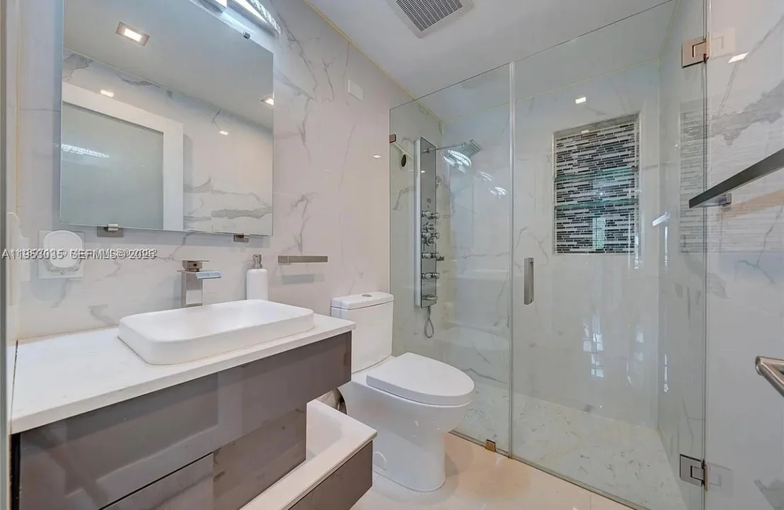 Photo of 801 E 16th Pl