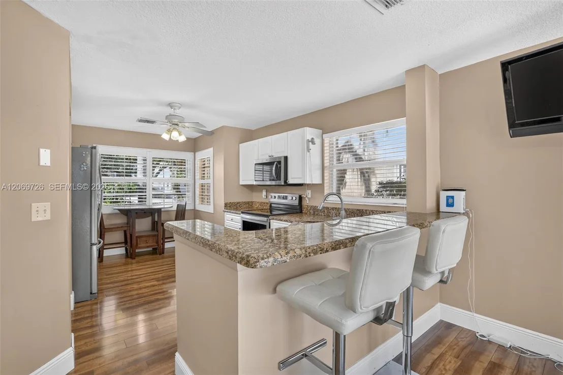 Photo of 2638 Oak Park Cir