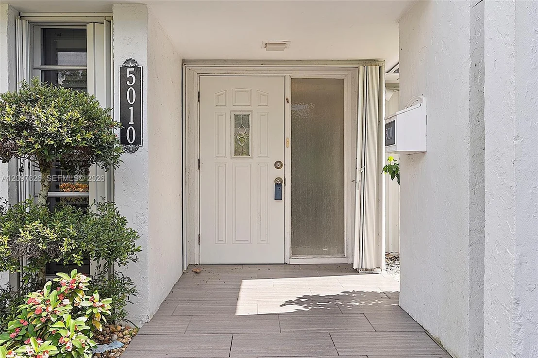 Photo of 5010 Banyan Ln