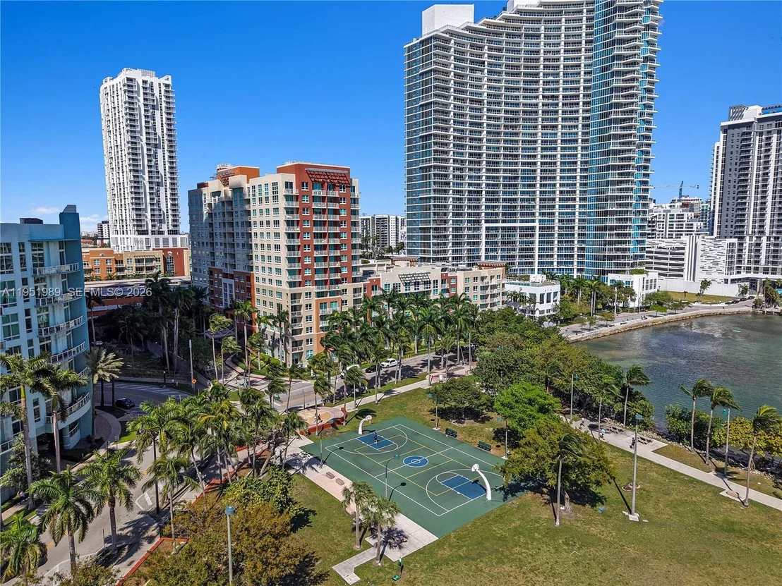 Photo of Unit 3213 at 2001 Biscayne Blvd