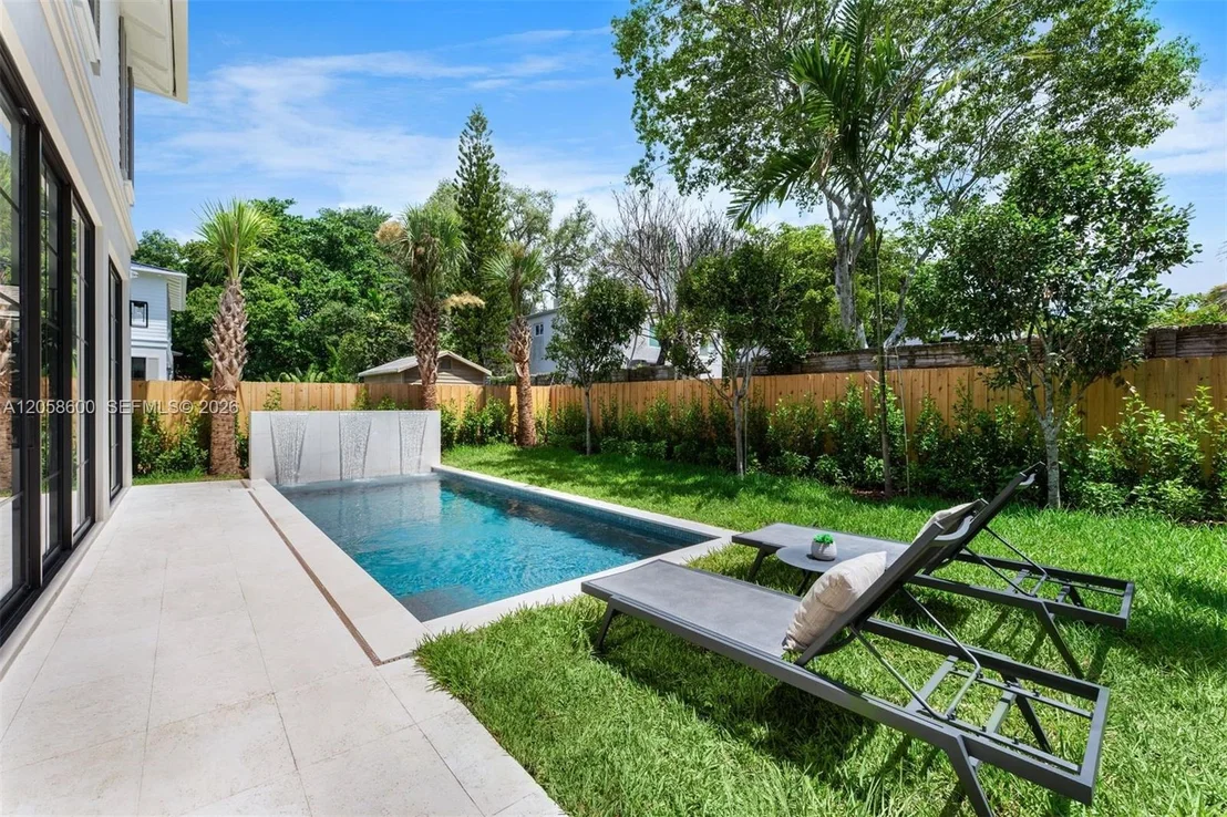 Photo of 3372 Charles Ave