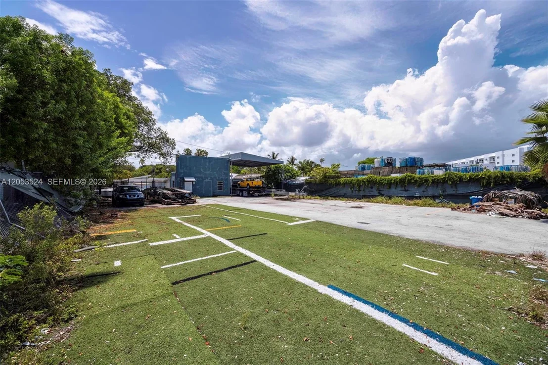 Photo of 700 NW 7th Ave