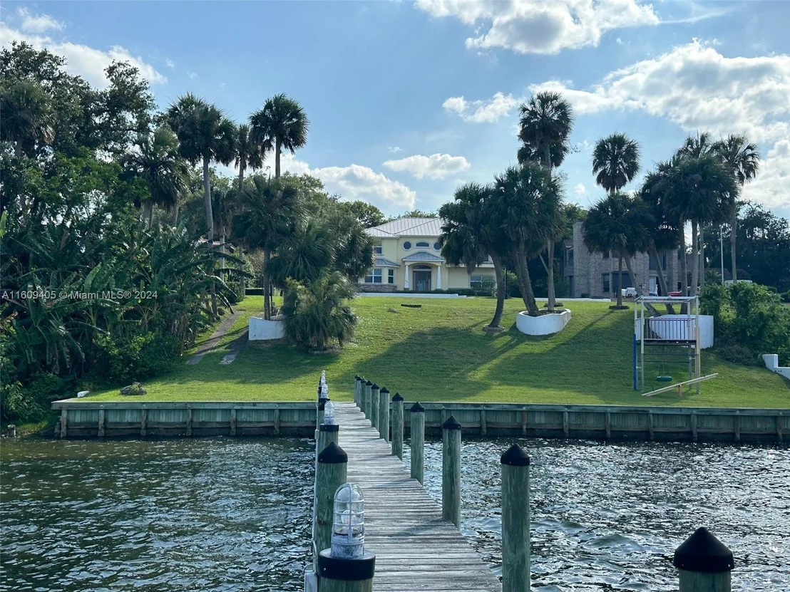 Photo of 1613 N Indian River Drive