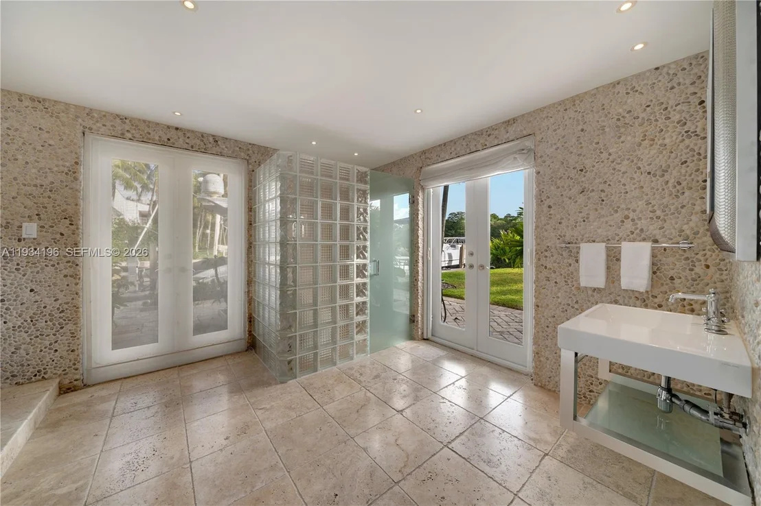 Photo of 100 Cape Florida Dr