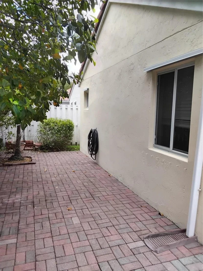 Photo of 519 Talavera Rd