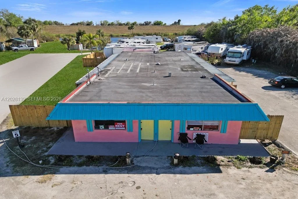 Photo of Unit 10 at 1421 NE US Highway 441