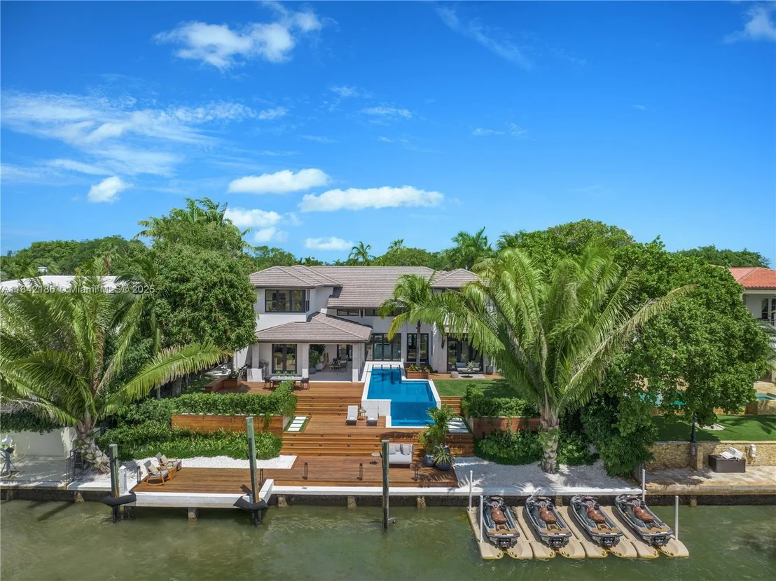 Photo of 4241 Palm Ln