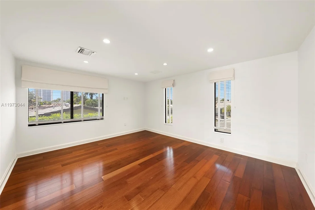 Photo of 501 Hibiscus Dr
