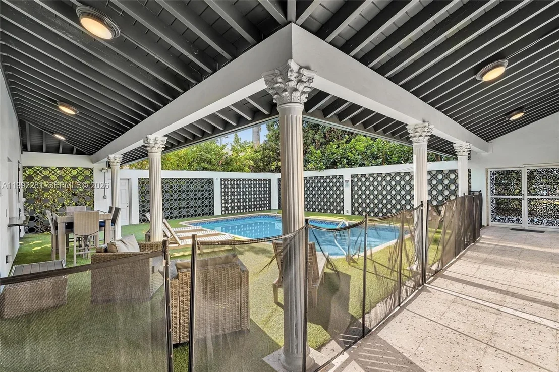 Photo of 472 Sunset Dr