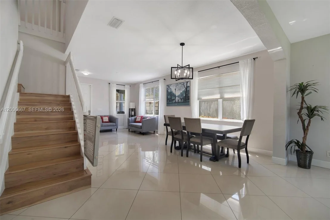 Photo of 1225 Rosegate Blvd
