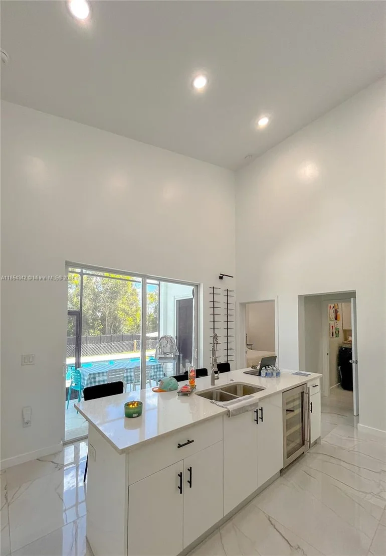 Photo of 395 Pace Avenue