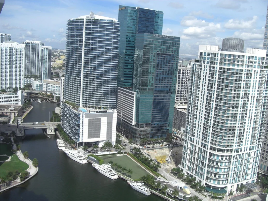 Photo of Unit PH3403 at 900 Brickell Key Blvd