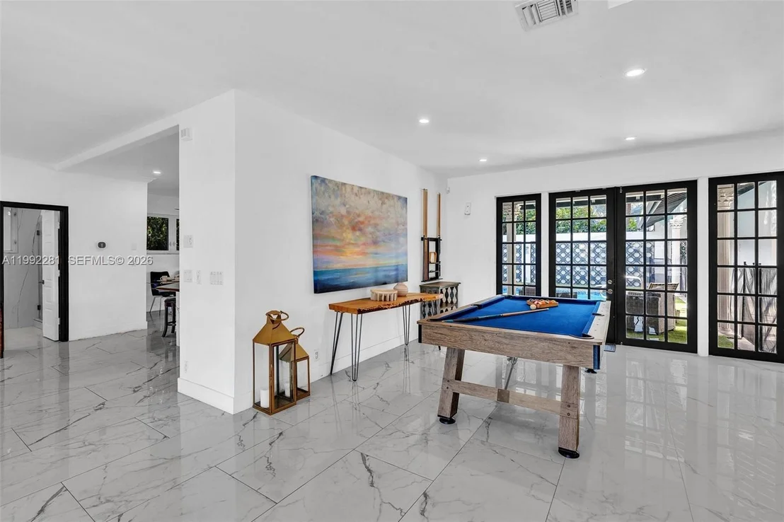 Photo of 472 Sunset Dr