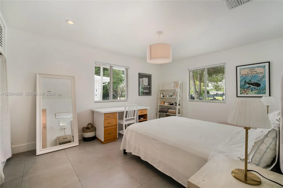 Photo of 861 Harbor Dr