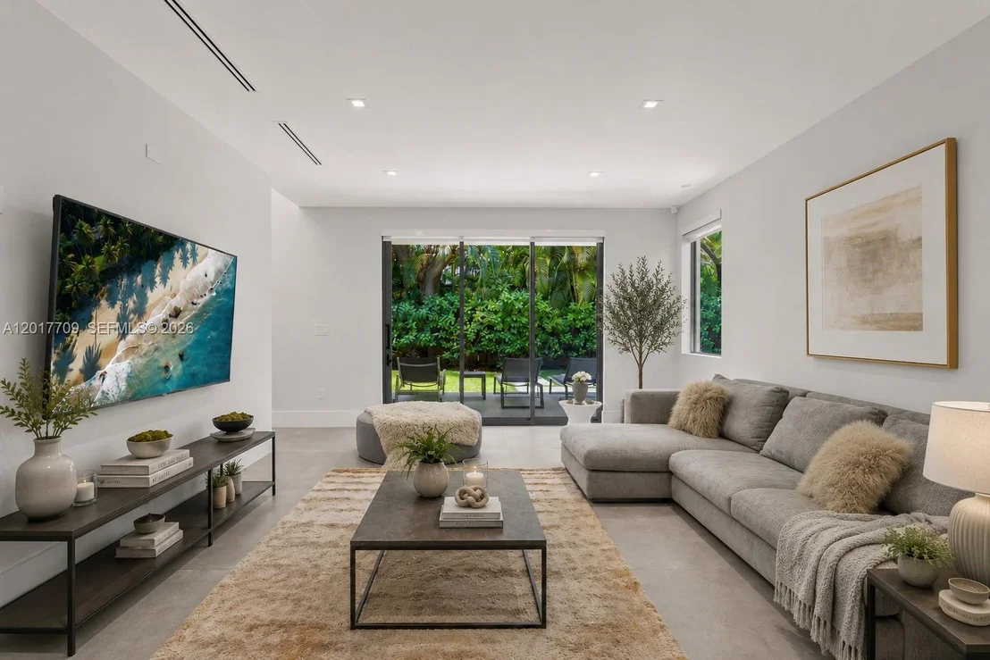 Photo of 10 Samana Dr