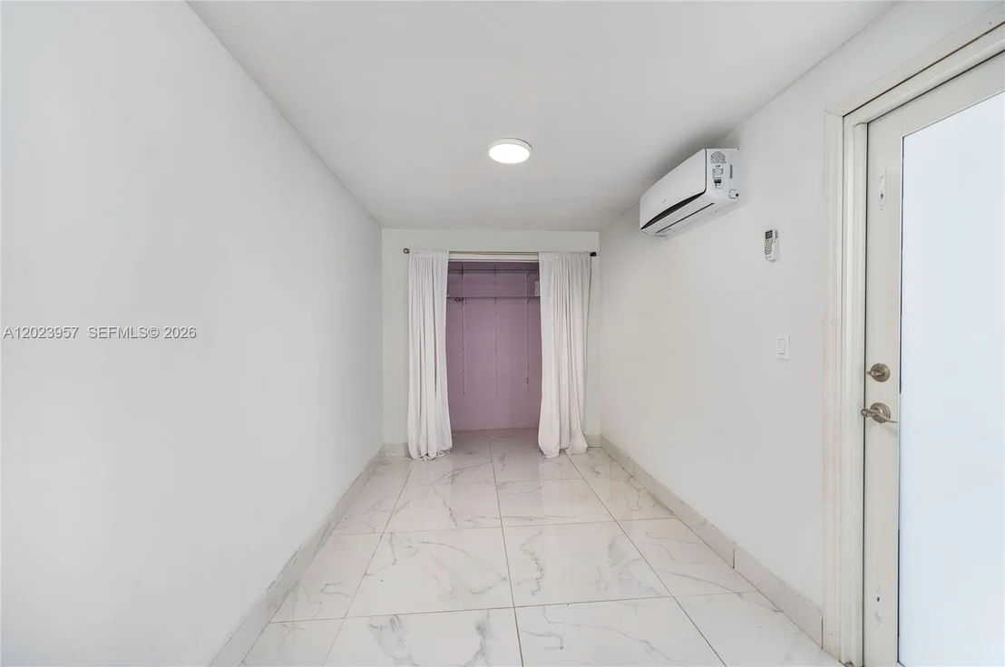 Photo of 228 W 18th St