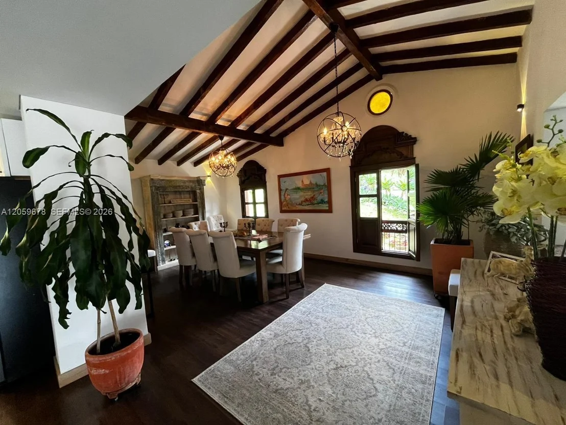 Photo of 123 El Retiro