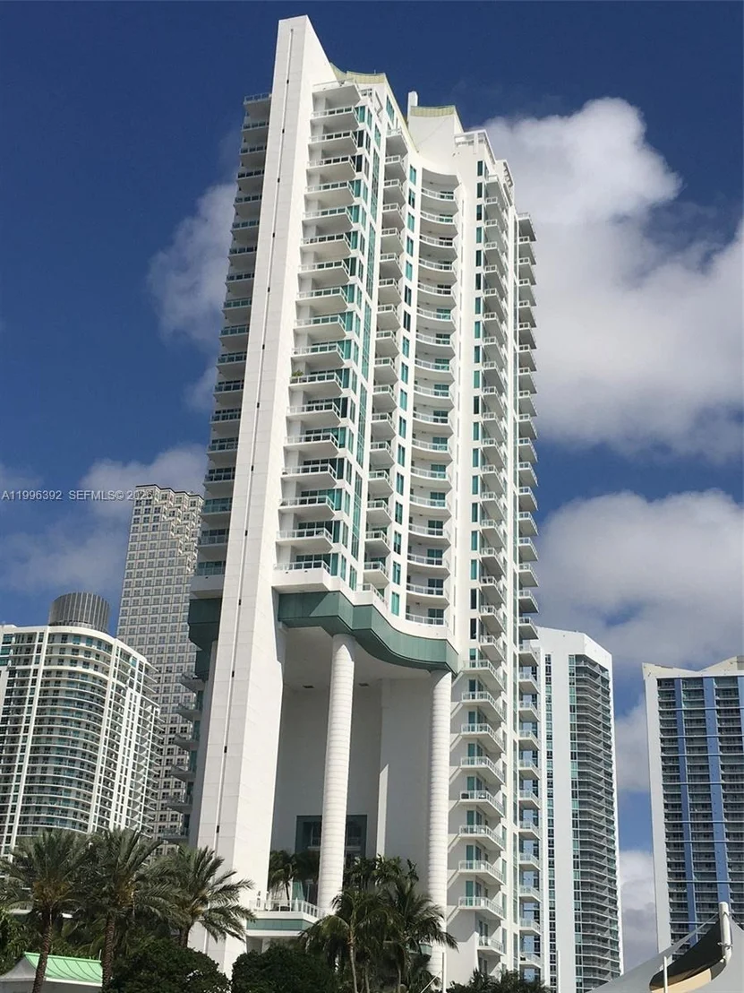 Photo of Unit PH3403 at 900 Brickell Key Blvd