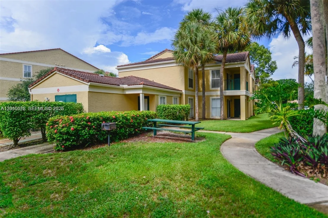 Photo of Unit 735 at 875 Riverside Dr