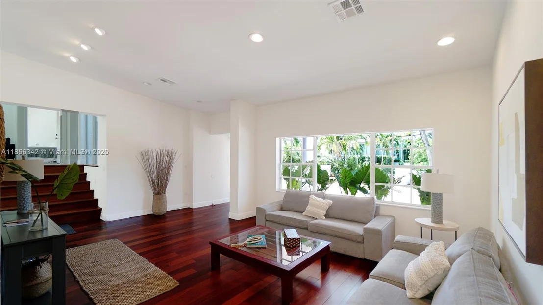 Photo of 691 Ridgewood Rd