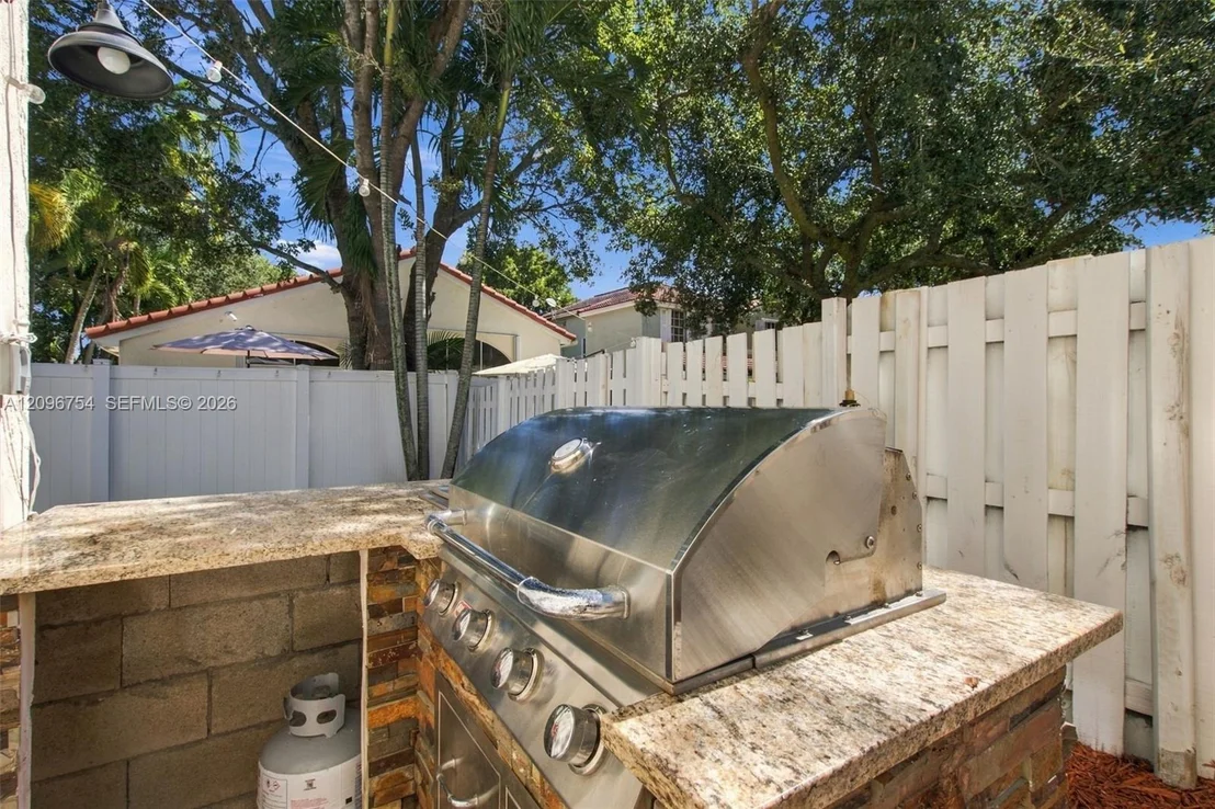 Photo of 967 Azure Ln