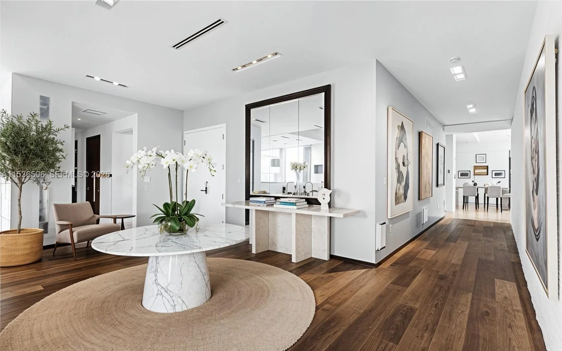 Photo of Unit 1002 at 900 Brickell Key Blvd