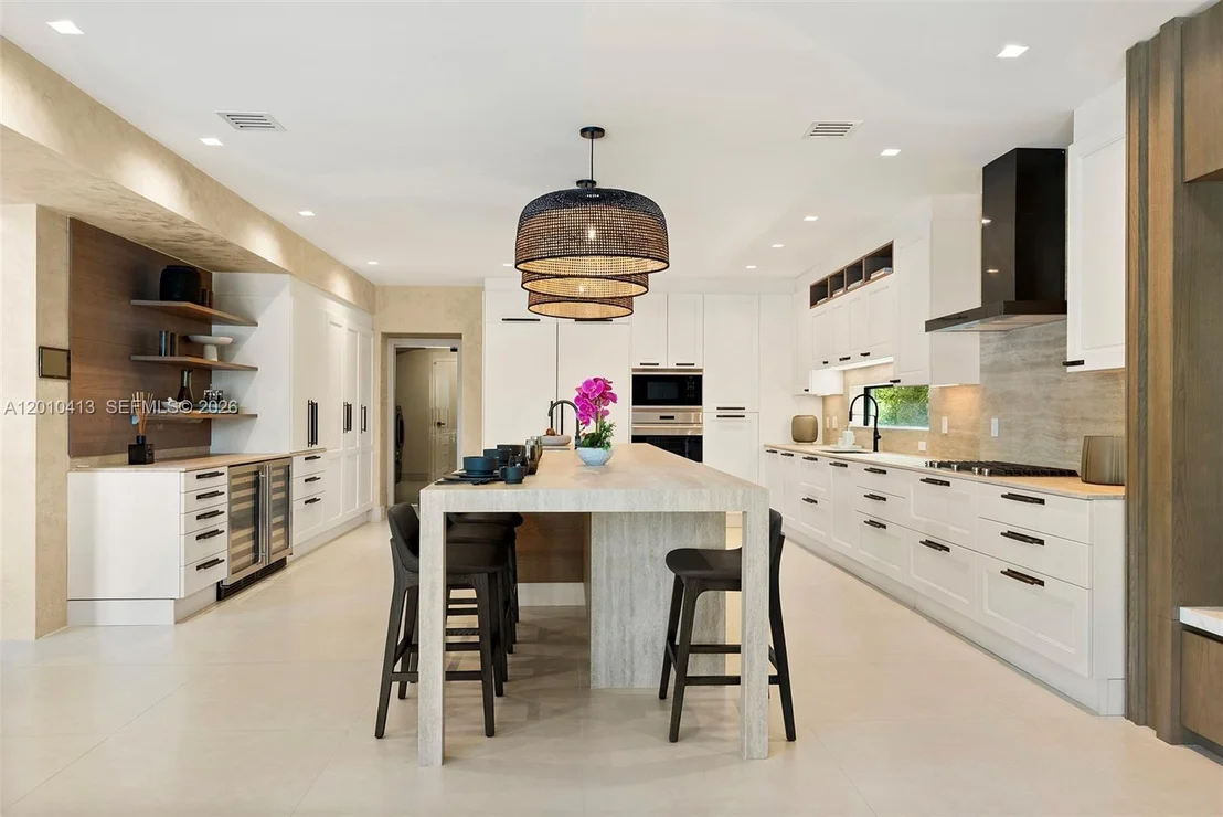 Photo of 110 Holiday Dr