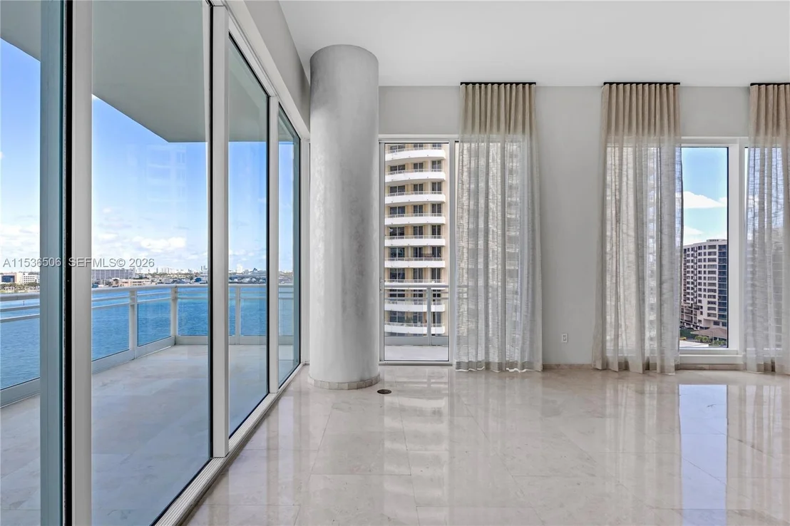 Photo of Unit 1002 at 900 Brickell Key Blvd