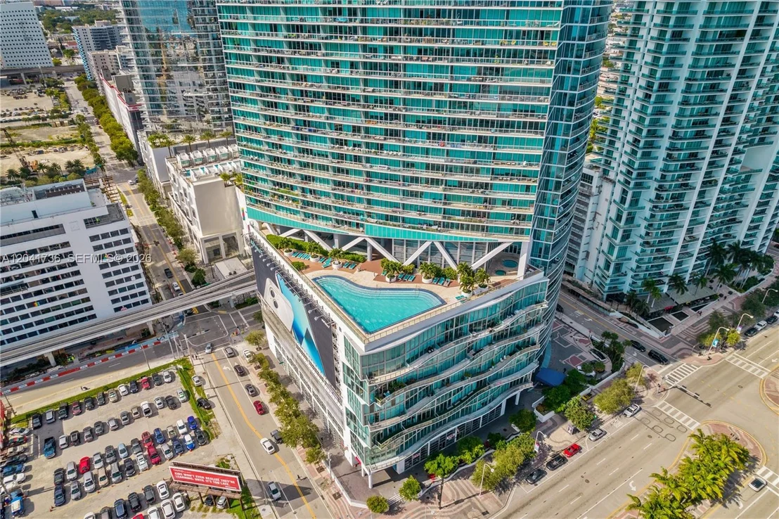 Photo of Unit 2101 at 888 Biscayne Blvd