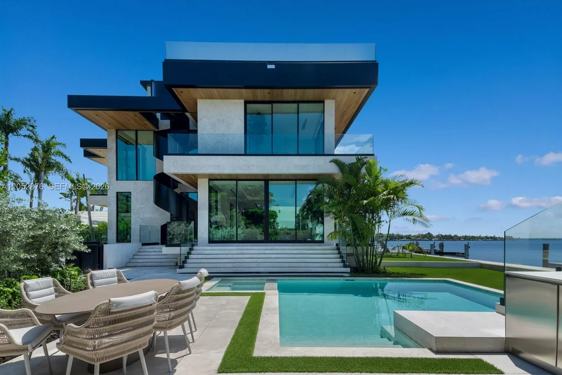 Photo of 1141 N Biscayne Point Rd