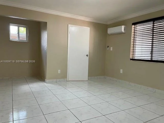 Photo of 330 W 40th Pl