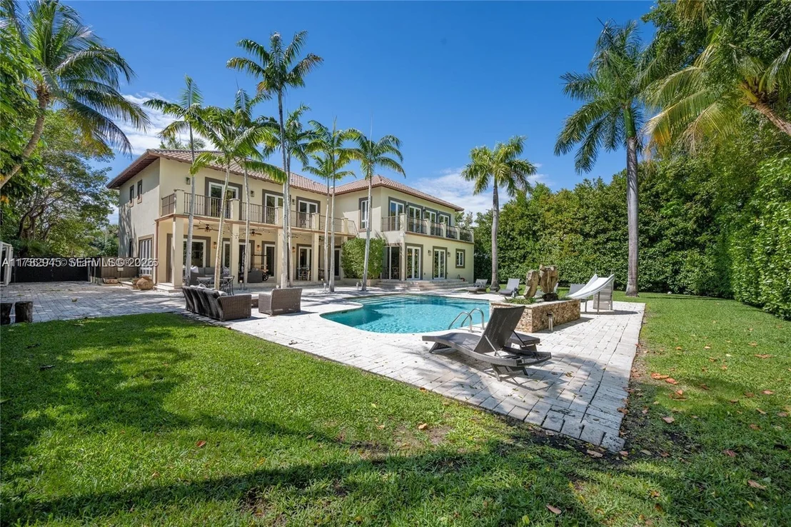 Photo of 31 Island Dr