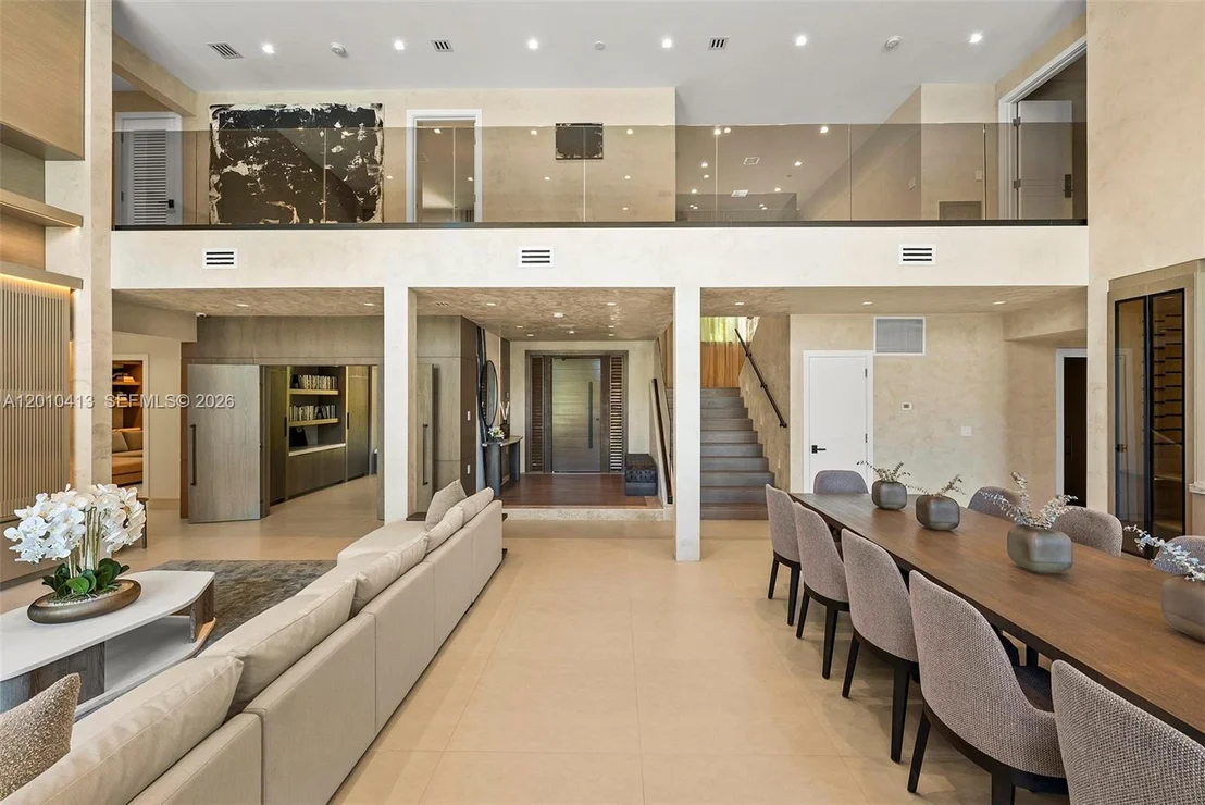Photo of 110 Holiday Dr