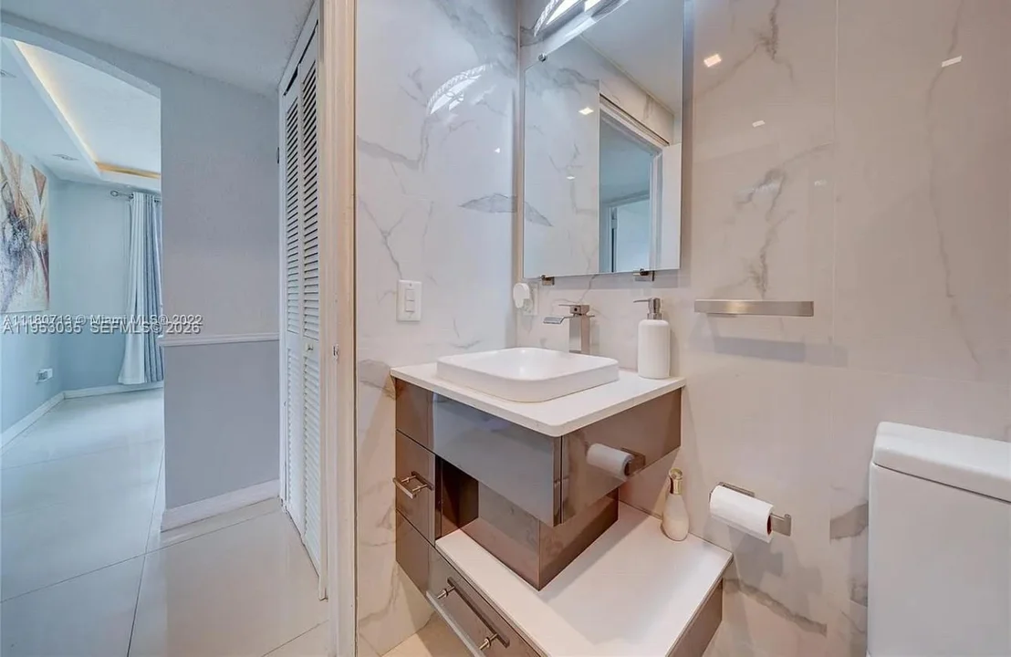 Photo of 801 E 16th Pl