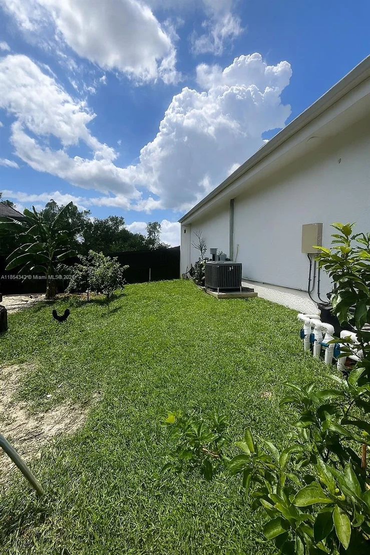 Photo of 395 Pace Avenue